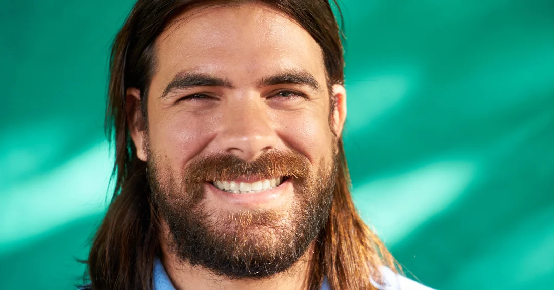 Baardgroei natuurlijk stimuleren met baardoliën, massages en lifestyle-tips voor een vollere, gezondere baardgroei.