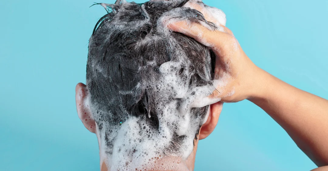 Haarverzorging mannen met kort haar: Ontdek eenvoudige en effectieve technieken voor een gezonde uitstraling en behoud van sterk, stijlvol haar.