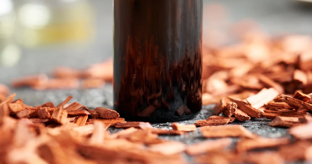 Sandelhoutolie voor je haar biedt hydratatie, stimuleert de haargroei en beschermt tegen gespleten punten. Ontdek voordelen en tips voor gezond haar.